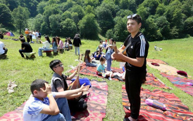 Ümummilli lider Heydər Əliyevin 100 illik yubileyi münasibətilə Göygöl Milli Parkı ərasizində Uşaq İncəsənət Festivalının ikinci mərhələsi keçirilib