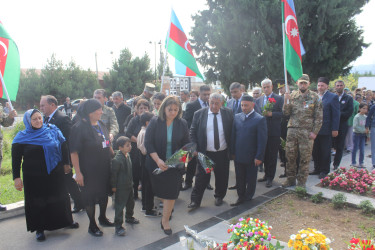 Şəhid Əliyev Üzeyir Sabir oğlunun ildönümü məzarı başında qeyd edilib və ailəsi ziyarət olunub