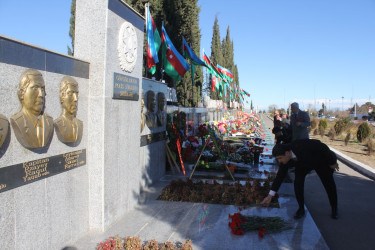 Göygöl rayonunda yeni ilin ilk iş günündə Şəhidlər xiyabanı ziyarət edilib