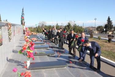 Göygöl rayonunda yeni ilin ilk iş günündə Şəhidlər xiyabanı ziyarət edilib