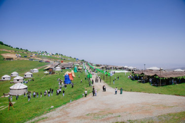 Göygöl rayonunun “Xan yurdu” etnoqəsəbəsində keçirilən "III Milli Yaylaq Festivalı" ikinci günündə fəaliyyətini davam etdirib