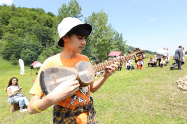 Ümummilli lider Heydər Əliyevin 100 illik yubileyi münasibətilə Göygöl Milli Parkı ərasizində Uşaq İncəsənət Festivalının ikinci mərhələsi keçirilib