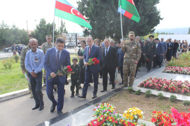 Şəhid Əliyev Üzeyir Sabir oğlunun ildönümü məzarı başında qeyd edilib və ailəsi ziyarət olunub