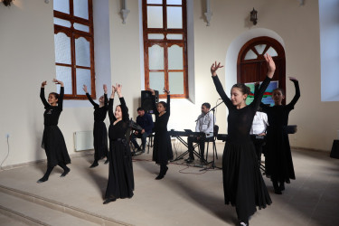 Göygöl rayonunda 18 oktyabr - Müstəqilliyin Bərpası Gününə  həsr olunmuş sənətkarların sərgisi keçirilib