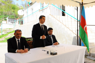 Sarısu kəndində sakinlərin müraciətləri dinlənilib