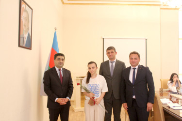 Göygöl Rayon İcra Hakimiyyətinin başçısı Elvin Paşayev yüksək balla ali təhsil müəssisələrinə qəbul olunan tələbələrlə görüşüb