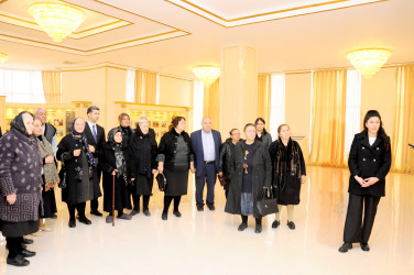 Şəhid ailələri ilə görüşlər davam edir