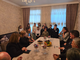 27 sentyabr - Anım Günü ərəfəsində Vətən Müharibəsi şəhidlərinin ailələri və  müharibə iştirakçıları ziyarət edilib