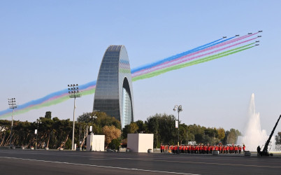 Bakıda Vətən müharibəsində Qələbənin beşinci ildönümünə həsr olunmuş Hərbi parad keçirilib.