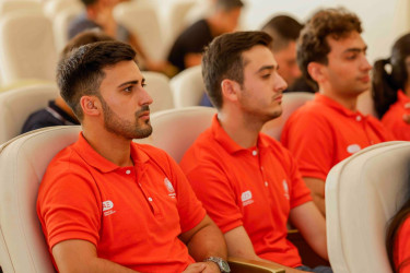 "GəncLİK – Gənc Liderlərin İnkişafı və Karyerası” düşərgəsinin iştirakçıları Göygöl Rayon İcra Hakimiyyətinin başçısı Elvin Paşayev ilə görüşüblər.