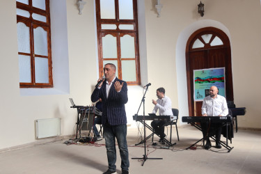 Göygöl rayonunda 18 oktyabr - Müstəqilliyin Bərpası Gününə  həsr olunmuş sənətkarların sərgisi keçirilib