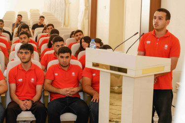 "GəncLİK – Gənc Liderlərin İnkişafı və Karyerası” düşərgəsinin iştirakçıları Göygöl Rayon İcra Hakimiyyətinin başçısı Elvin Paşayev ilə görüşüblər.