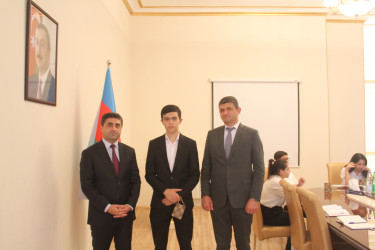 Göygöl Rayon İcra Hakimiyyətinin başçısı Elvin Paşayev yüksək balla ali təhsil müəssisələrinə qəbul olunan tələbələrlə görüşüb