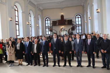 Göygöl rayonunda 18 oktyabr - Müstəqilliyin Bərpası Gününə  həsr olunmuş sənətkarların sərgisi keçirilib