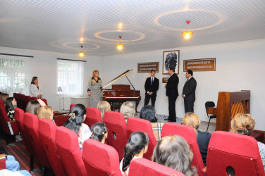 Göygöl rayon Aşıq Şəmşir adına uşaq musiqi məktəbinə yeni royal təqdim olunub