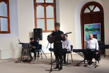 Göygöl rayonunda 18 oktyabr - Müstəqilliyin Bərpası Gününə  həsr olunmuş sənətkarların sərgisi keçirilib