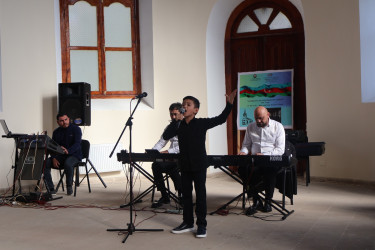 Göygöl rayonunda 18 oktyabr - Müstəqilliyin Bərpası Gününə  həsr olunmuş sənətkarların sərgisi keçirilib