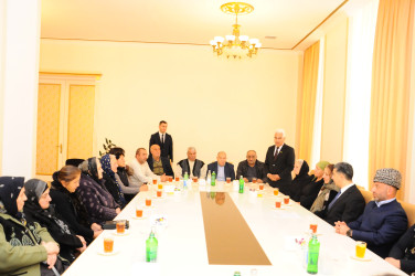 Şəhid ailələri ilə görüşlər davam edir