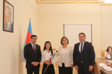 Göygöl Rayon İcra Hakimiyyətinin başçısı Elvin Paşayev yüksək balla ali təhsil müəssisələrinə qəbul olunan tələbələrlə görüşüb