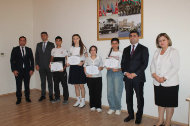 Göygöl Rayon İcra Hakimiyyətinin başçısı Elvin Paşayev 9-cü siniflər üçün keçirilən buraxılış imtahanlarında yüksək nəticə göstərən şagirdlərlə görüşüb