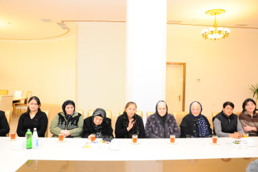 Şəhid ailələri ilə görüşlər davam edir