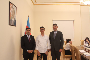 Göygöl Rayon İcra Hakimiyyətinin başçısı Elvin Paşayev yüksək balla ali təhsil müəssisələrinə qəbul olunan tələbələrlə görüşüb