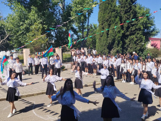 Göygöl məktəblərində məzun sevinci yaşanıb