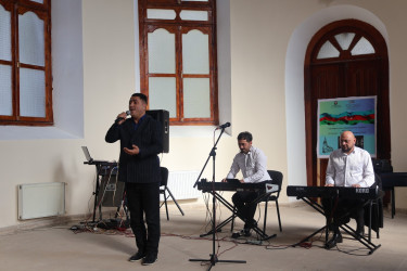 Göygöl rayonunda 18 oktyabr - Müstəqilliyin Bərpası Gününə  həsr olunmuş sənətkarların sərgisi keçirilib