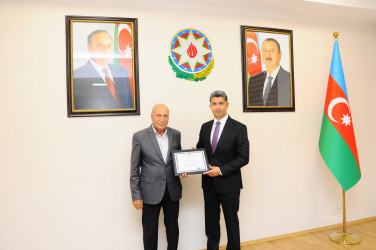 Təqaüdə çıxan əməkdaşla görüş keçirilib