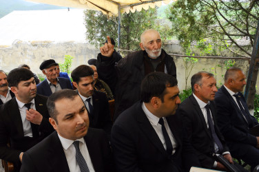 Sarısu kəndində sakinlərin müraciətləri dinlənilib