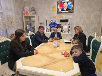 27 sentyabr - Anım Günü ərəfəsində Vətən Müharibəsi şəhidlərinin ailələri və  müharibə iştirakçıları ziyarət edilib