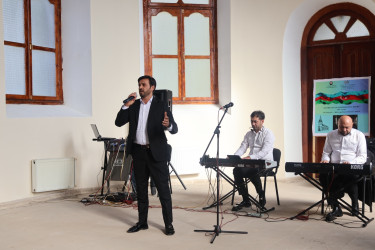 Göygöl rayonunda 18 oktyabr - Müstəqilliyin Bərpası Gününə  həsr olunmuş sənətkarların sərgisi keçirilib