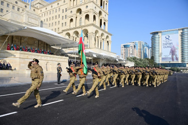 Bakıda Vətən müharibəsində Qələbənin beşinci ildönümünə həsr olunmuş Hərbi parad keçirilib.