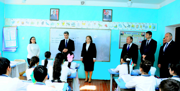 Tədris şəraiti ilə tanış olub