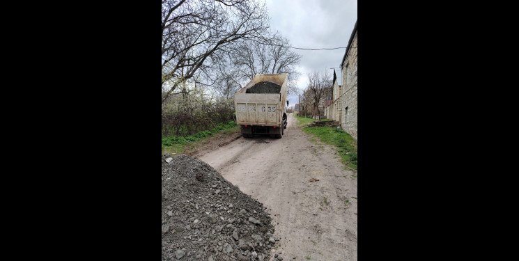 Road repairs are being carried out by the Chaykend Municipality