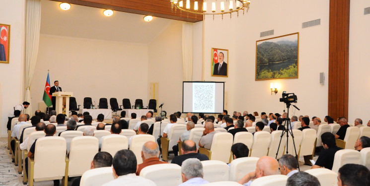 Fermerlərlə panel müzakirəsi keçirilib