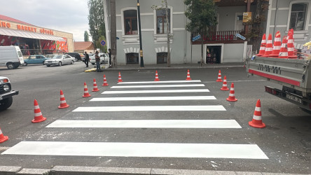 Şəhərdaxili yolların nişanlanması aparılır