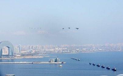 Bakıda Vətən müharibəsində Qələbənin beşinci ildönümünə həsr olunmuş Hərbi parad keçirilib.