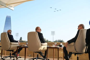 Bakıda Vətən müharibəsində Qələbənin beşinci ildönümünə həsr olunmuş Hərbi parad keçirilib.