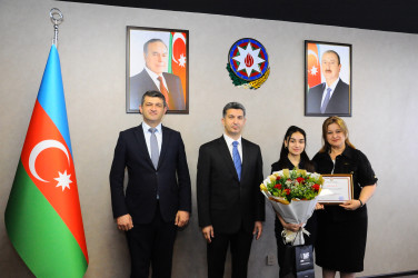 Vüqar Novruzov şəhid övladı ilə görüşüb