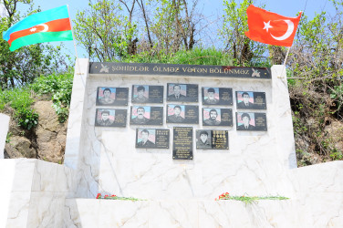 Sarısu kəndində sakinlərin müraciətləri dinlənilib